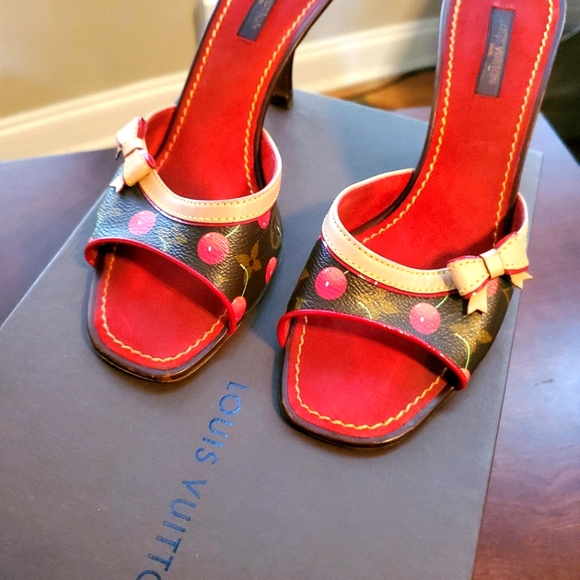 LOUIS VUITTON Monogram Cerises Mules. RARE! - Picture 4 of 7